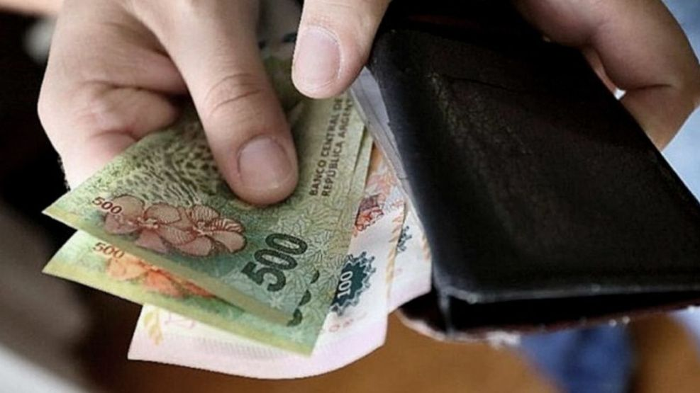 El salario crece, pero pierde contra la inflación.
