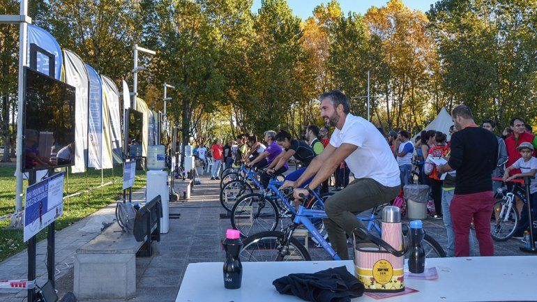 La Neuquina festejó con todo en el Limay su 60º aniversario