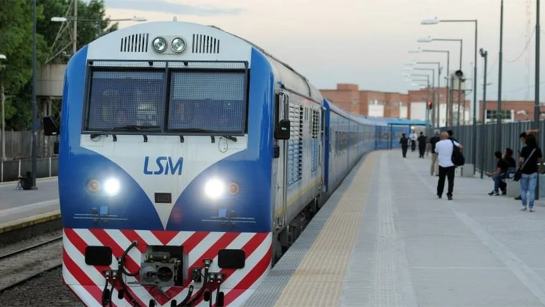 Intentaron rescatar un perro y los atropelló el tren: dos nenes murieron