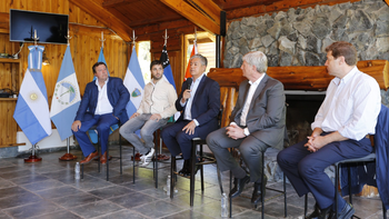 Rolando Figueroa en la cumbre de gobernadores patagónicos. Rolando Figueroa en la cumbre de gobernadores patagónicos.