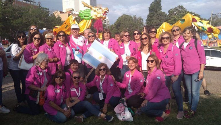 Ya llegaron 200 remadoras de América y mañana comienzan las regatas contra el cáncer