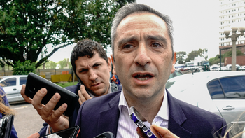 larroque: ?le vamos a pedir a cfk que reevalue su postura? larroque: ?le vamos a pedir a cfk que reevalue su postura?