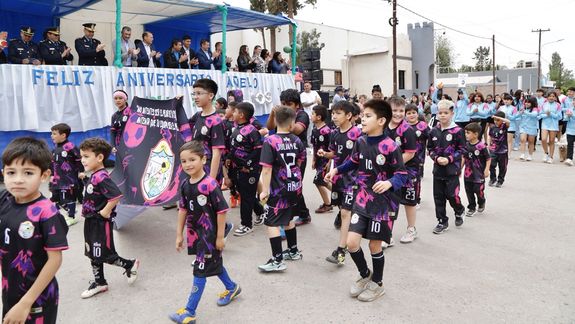 Añelo celebró su 108° aniversario con un acto con fuerte participación popular.