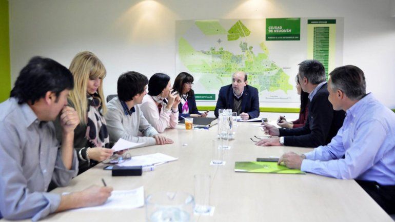 Los concejales están divididos y si ningún candidato consigue 10 votos el cargo de defensor quedaría acéfalo.