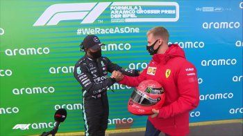hijo de schumacher le entrego el casco de su padre a hamilton hijo de schumacher le entrego el casco de su padre a hamilton
