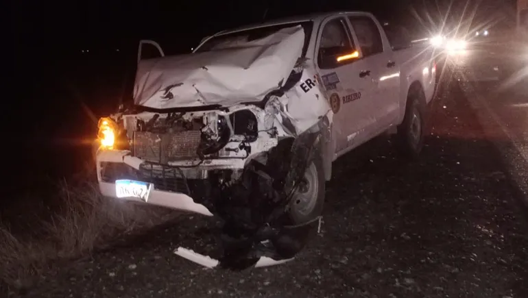 El choque cerca de Añelo provocó graves daños en el vehículo. El choque cerca de Añelo provocó graves daños en el vehículo.