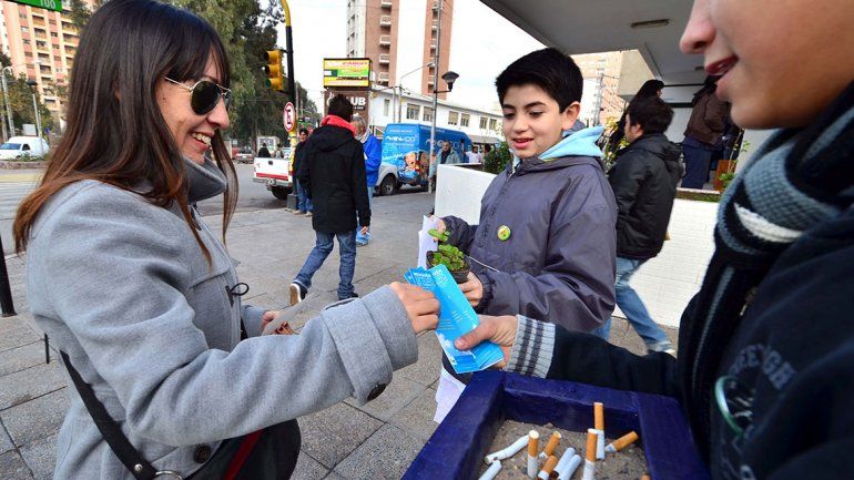 Cambiarán plantas por cigarrillos en el Parque Central