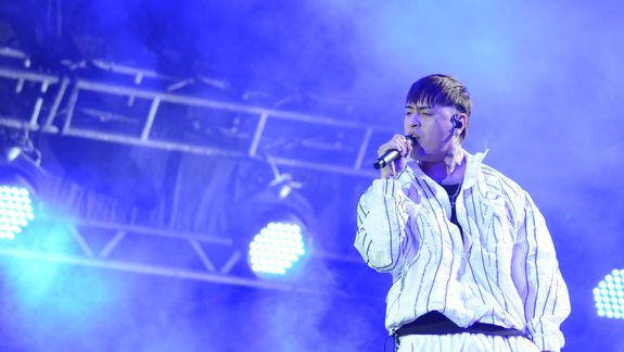 Gotti (Tiago PZK) en vivo por LMNeuquén desde la Fiesta de la Confluencia 2025 / Foto