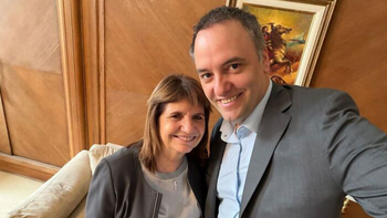 El presidente Milei y su hermana sostienen la defensa de Adorni. El presidente Milei y su hermana sostienen la defensa de Adorni.