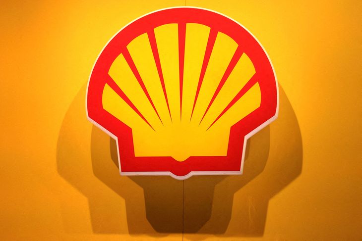 FOTO DE ARCHIVO. El logo de la multinacional británica de petróleo y gas Shell se muestra durante la feria de energía LNG 2023 en Vancouver