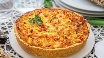 Tarta de pollo, fácil, rápida e irresistible: la receta que no vas a poder dejar de comer | LM Neuquen Tarta de pollo, fácil, rápida e irresistible: la receta que no vas a poder dejar de comer