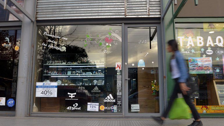 Intentó robar $100 mil en cadenitas de una joyería del Bajo