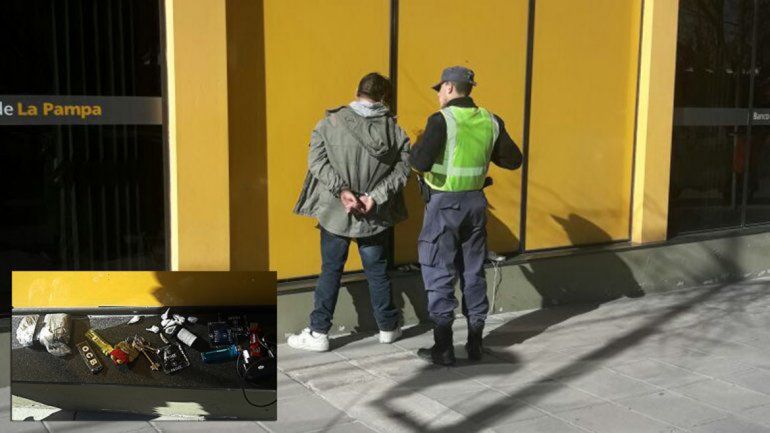 El hombre fue detenido en la zona bancaria sobre Juan B. Justo.