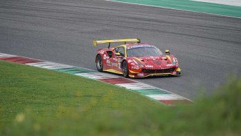 Manu Urcera se complicó en la definición del Gran Turismo Italiano en Mugello Manu Urcera se complicó en la definición del Gran Turismo Italiano en Mugello