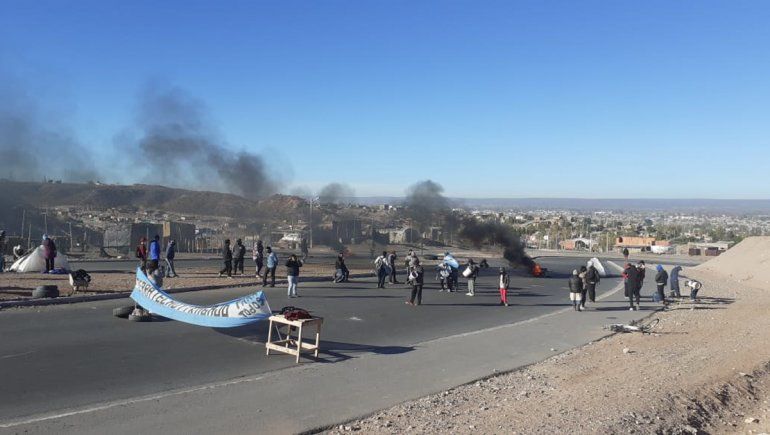 Toma Casimiro Gómez: cortan y acampan en reclamo de viviendas