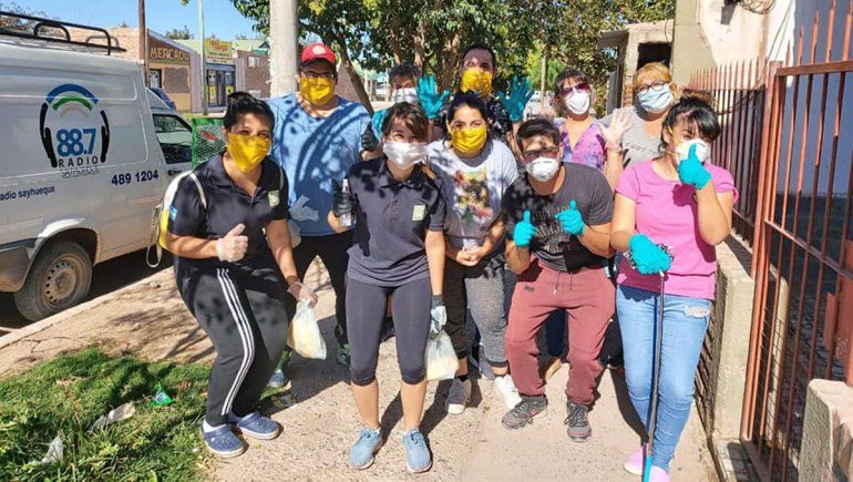 Municipales y un grupo de ayuda a los que necesitan