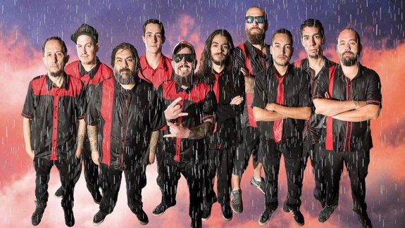 Al ruedo. Con el flamante nuevo disco, la agrupación se recargó de energía y vuelve a la escena en su mejor estado: el vivo. Hoy está mucho más definido todo, dijo Navarro, baterista y uno de los integrantes de la primera hora de la formación neuquina.&