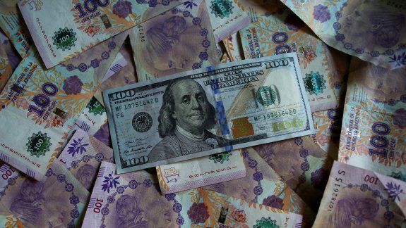 Bancos vuelven a vender dólares: ¿qué hacer con los pesos?