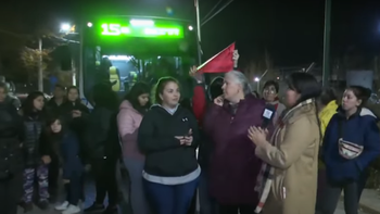 Padres cortaron la calle y tomaron un COLE: reclaman por la falta de clases en un CPEM tras dos incendios