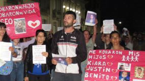 La denuncia del hombre se nacionalizó y convocó a una marcha por su hija. Foto: ANDigital | LM Neuquen La denuncia del hombre se nacionalizó y convocó a una marcha por su hija. Foto: ANDigital