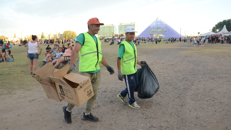 ¿Cómo es el operativo limpieza en la Fiesta de la Confluencia?