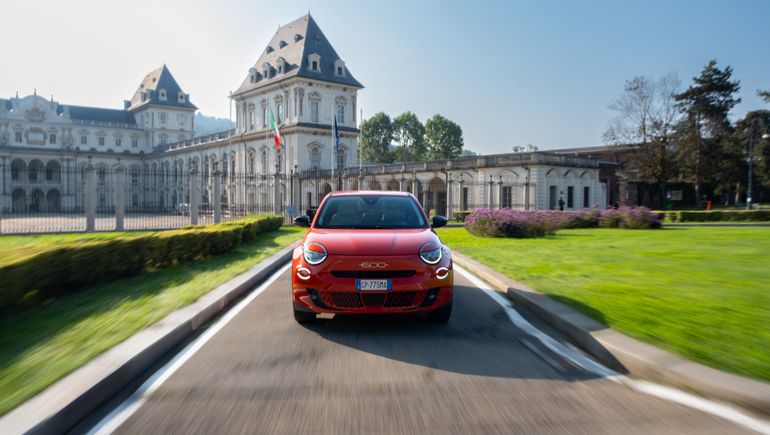 El nuevo Fiat 600 se empieza a vender en la Argentina. 