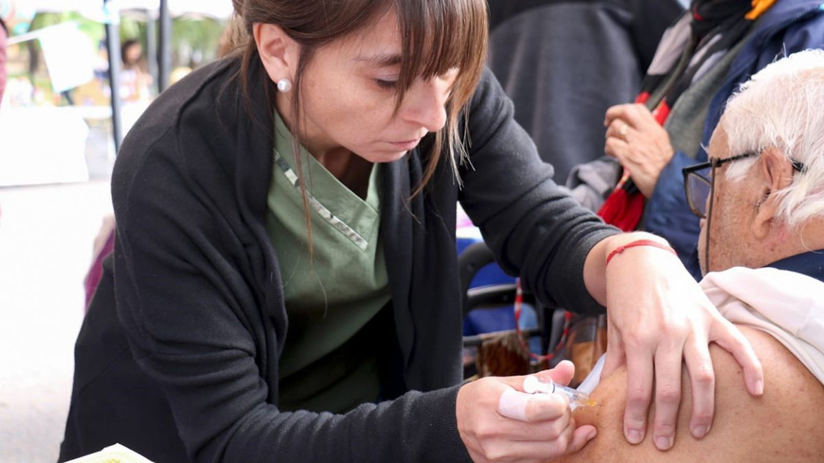 Se aplicaron más de 83 mil vacunas en centros de salud y hospitales de la Provincia thumbnail