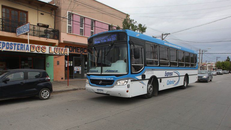 La empresa Expreso Colonia SA presta el servicio en Centenario.