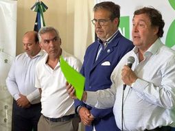 El gobernador Alberto Weretilneck aseguró que los docentes cobrarán el aumento que rechazó la Unter. El gobernador Alberto Weretilneck aseguró que los docentes cobrarán el aumento que rechazó la Unter.
