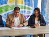 El CEO de Phoenix Global Resources, Pablo Bizzotto, y el intendente de San Patricio del Chañar, Gonzalo Núñez firmaron un acuerdo para avanzar en el Campus Educativo Tecnológico.