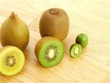 Lentamente, el kiwi amarillo está desplazando al verde de las góndolas internacionales.