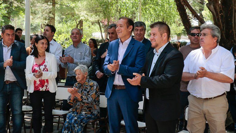 Omar Gutiérrez anunció la construcción de casas en El Huecú