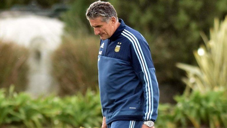 Bauza patea el tablero: sacó a Higuaín y movió defensa y mediocampo