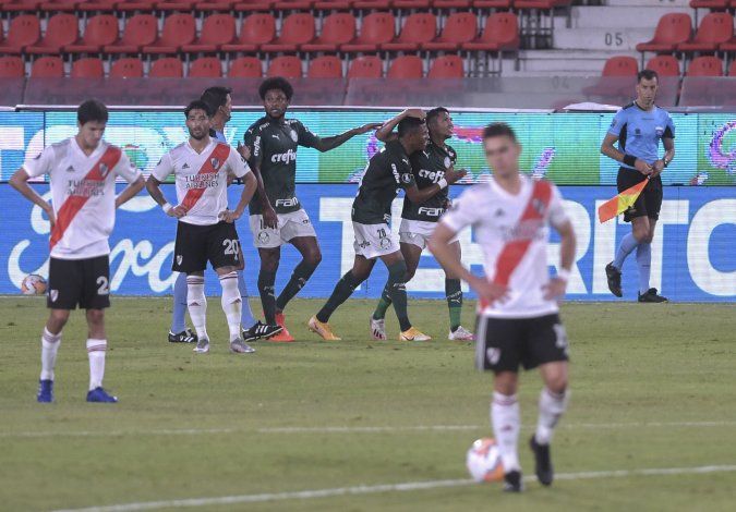 River perdió 3 a 0 y quedó al borde de la eliminación