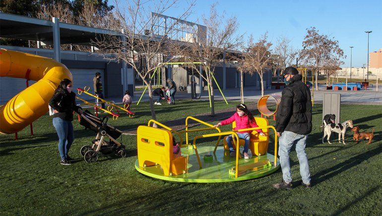 Un día de festejo en los barrios con la sonrisa de los niños detrás de los tapabocas