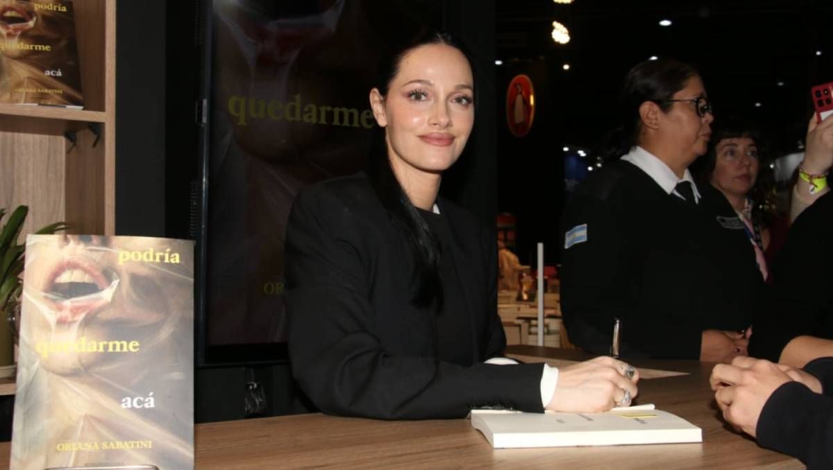 Oriana Sabatini presentó su primera novela frente a su familia y una multitud de seguidores