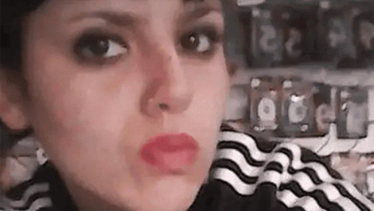 Se le enredó el pelo en una máquina, se golpeó la cabeza contra el piso y murió