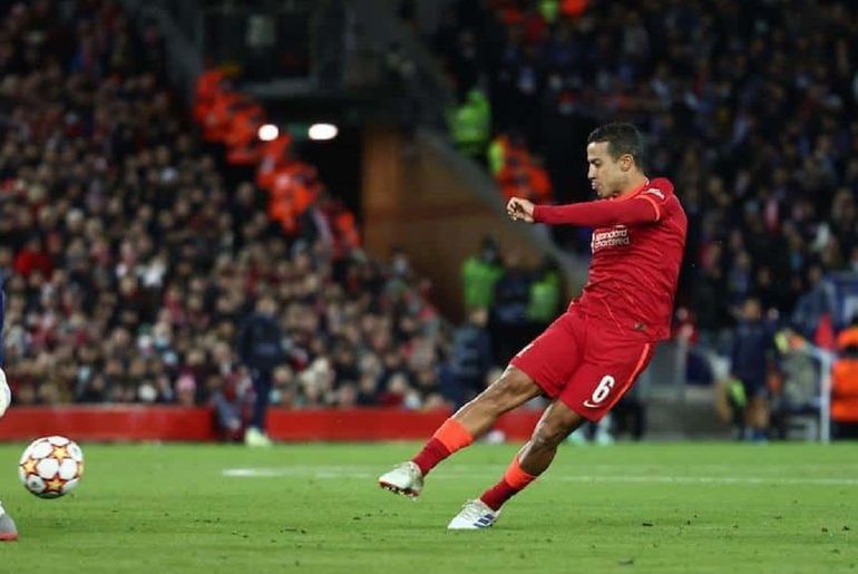 Fue compañero de Lionel Messi, jugador top de Europa y se retiró a los 33 años por las lesiones