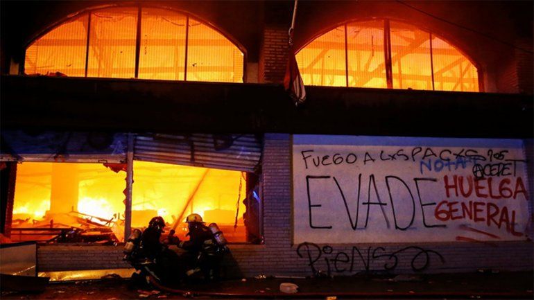 Tensión en Chile: tres muertos en el incendio de un supermercado