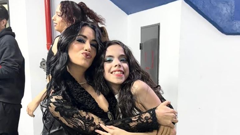 Tomi (Tomás Espinosa) junto a Lali Espósito, en las instalaciones del Ruca Che. Tomi (Tomás Espinosa) junto a Lali Espósito, en las instalaciones del Ruca Che.