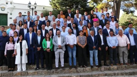 Rolando Figueroa e intendentes firmaron el Pacto de Gobernanza II