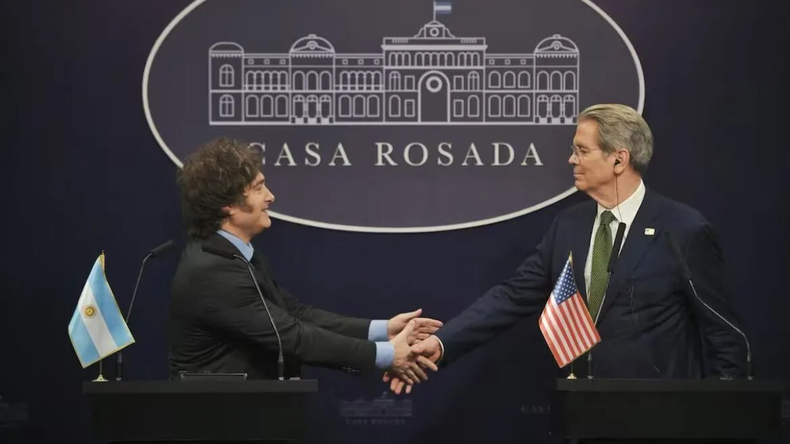 La suspensión del viaje de Bessent sumó presión sobre la estrategia exterior de Milei y dejó al Gobierno sin una instancia clave de diálogo con Washington. | LM Neuquen La suspensión del viaje de Bessent sumó presión sobre la estrategia exterior de Milei y dejó al Gobierno sin una instancia clave de diálogo con Washington.