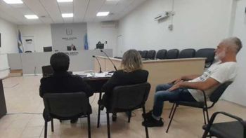 El acuerdo entre la fiscalía y la defensa, en una audiencia realizada este martes unificó dos penas contra Chatrán Hernández y el juez de Chubut adelantó que lo va a convalidar. El acuerdo entre la fiscalía y la defensa, en una audiencia realizada este martes unificó dos penas contra Chatrán Hernández y el juez de Chubut adelantó que lo va a convalidar.