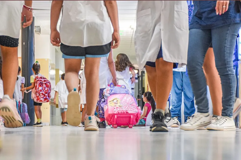 Inicio de clases en paz en Neuquén, fondos escasos de Nación y una alarma