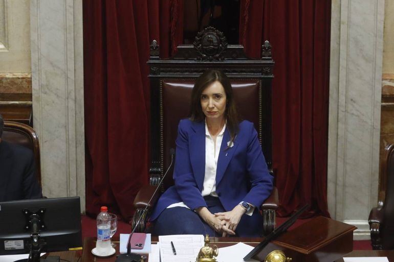 Victoria Villarruel en la Cámara de Senadores de la Nación. Victoria Villarruel en la Cámara de Senadores de la Nación.