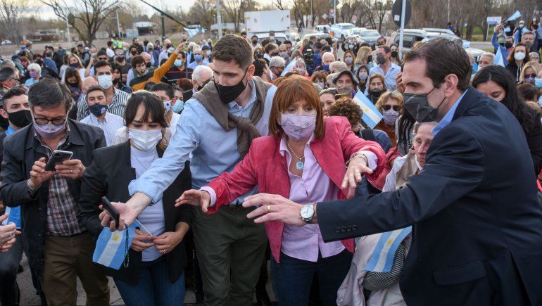 Bullrich en el Paseo de la Costa: Vengo a acompañar estos principios