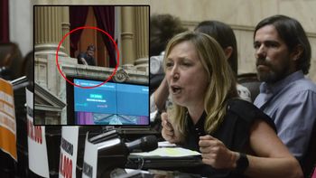 Las polémicas en el tratamiento de la Ley Ómnibus se intensificaron cuando insultaron a Myriam Bregman desde las gradas. Las polémicas en el tratamiento de la Ley Ómnibus se intensificaron cuando insultaron a Myriam Bregman desde las gradas.