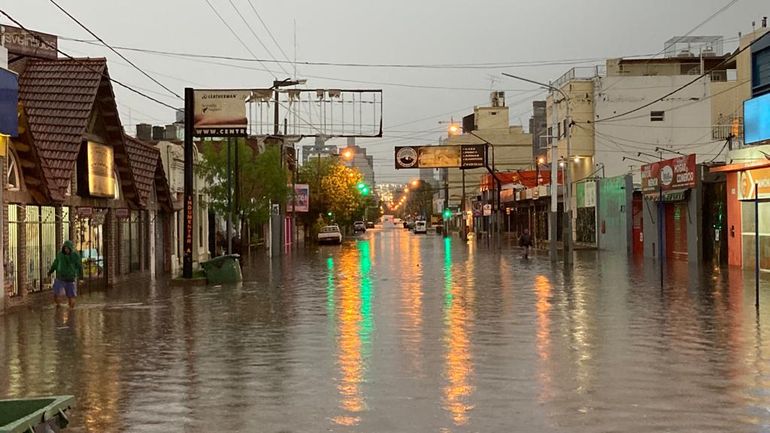Bajo neuquino: calles inundadas y desesperación entre los comerciantes
