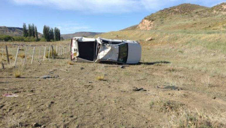 Protagonizaron un fuerte vuelco llegando a Las Coloradas y se salvaron de milagro