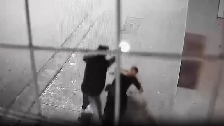 El asesinato del policía en Rosario quedó filmado por las cámaras de seguridad.